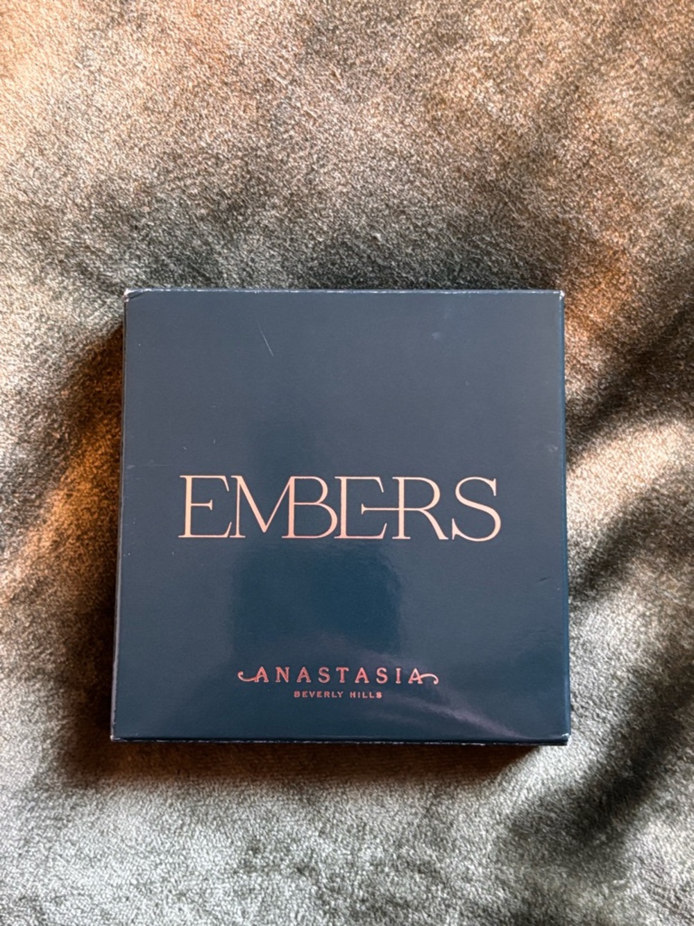 NWT Embers Anastasia Mini Eye Shadow Palette